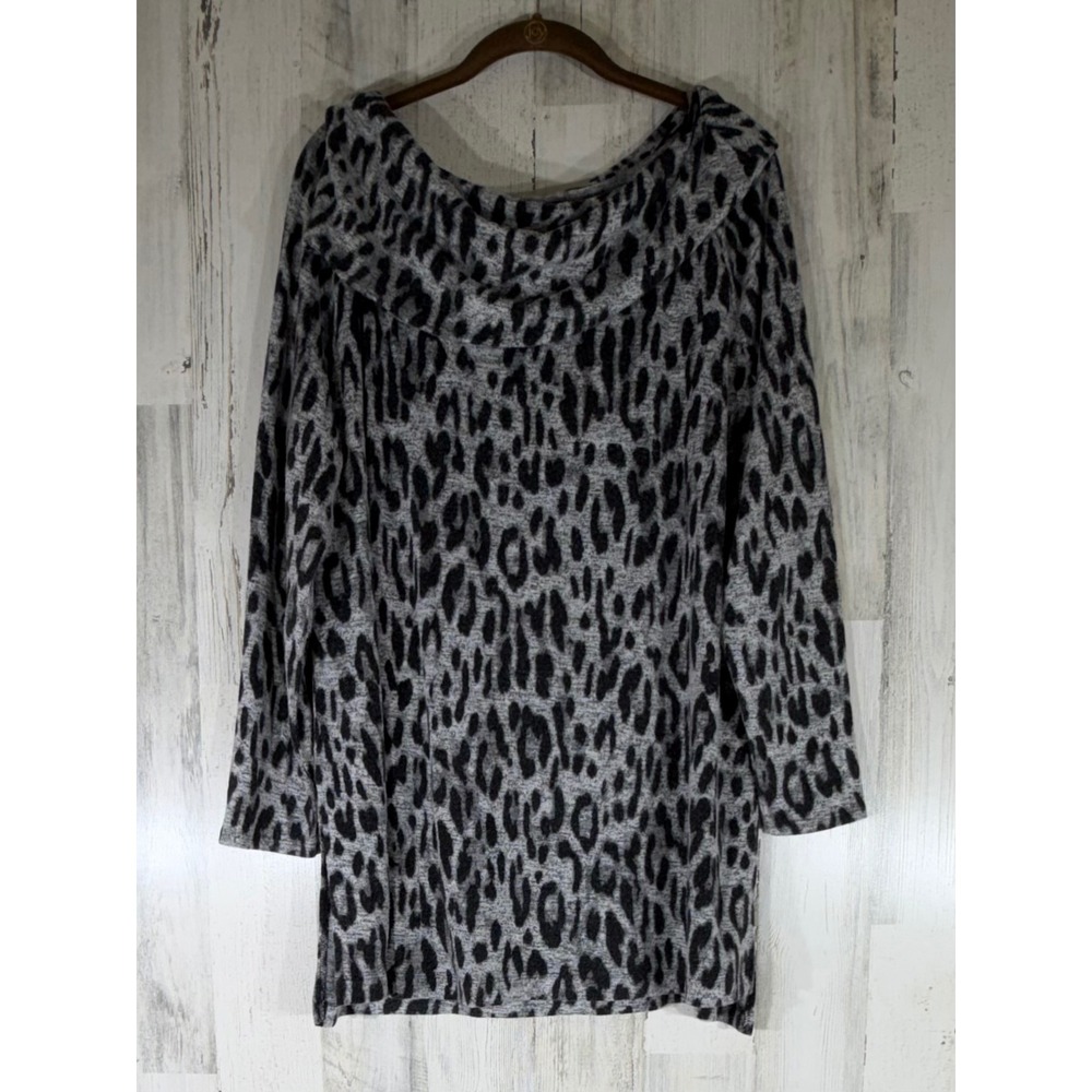 Chicos Zenergy Fleece Tunic Top 3 or XL Gray Leopard Animal Print Cowl Neck